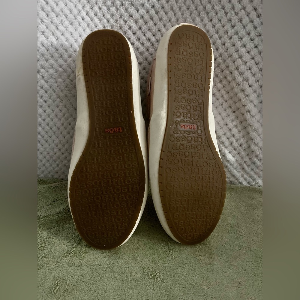 Women’s Sz 10 Taos Peachy Pink Slip On Athletic Shoes - Picture 4 of 4